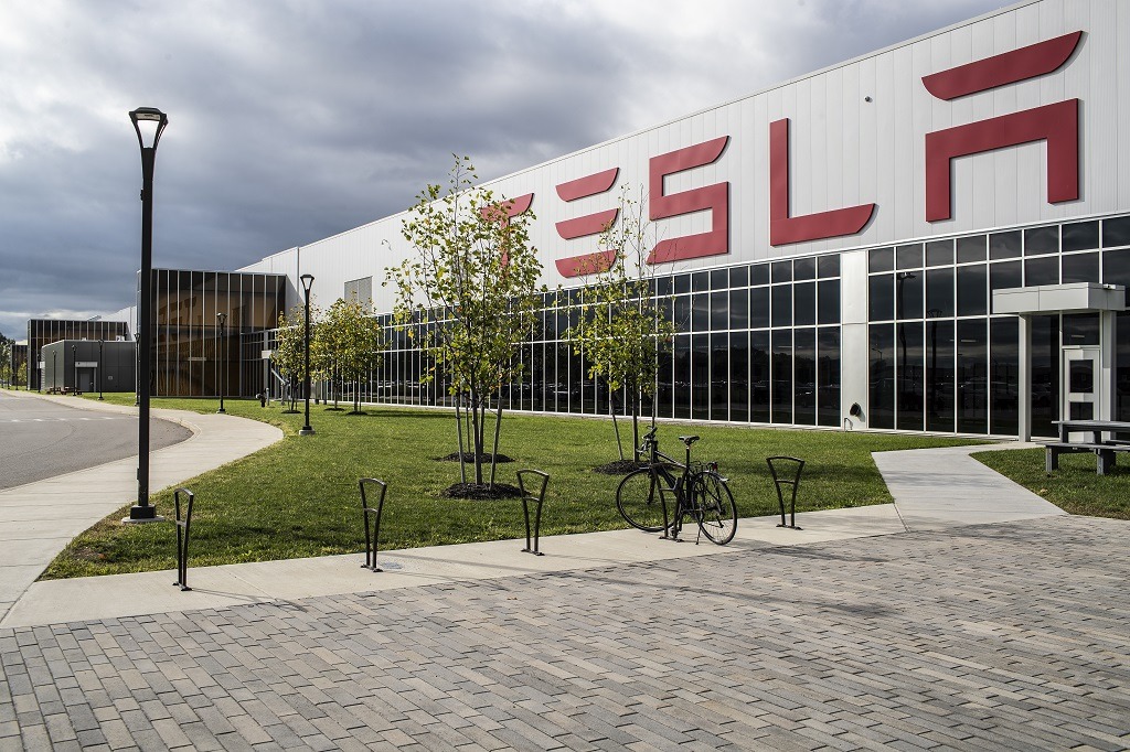 Is Tesla gearing up to ditch solar power in a bid to dominate the electric vehicles market?